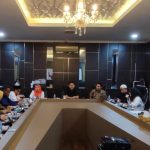 Ketua Panlih Wakil Bupati Bintan, Mirwan menerima dua bakal calon wakil bupati Bintan dan partai pengusung di ruang rapat Komisi I DPRD Bintan.